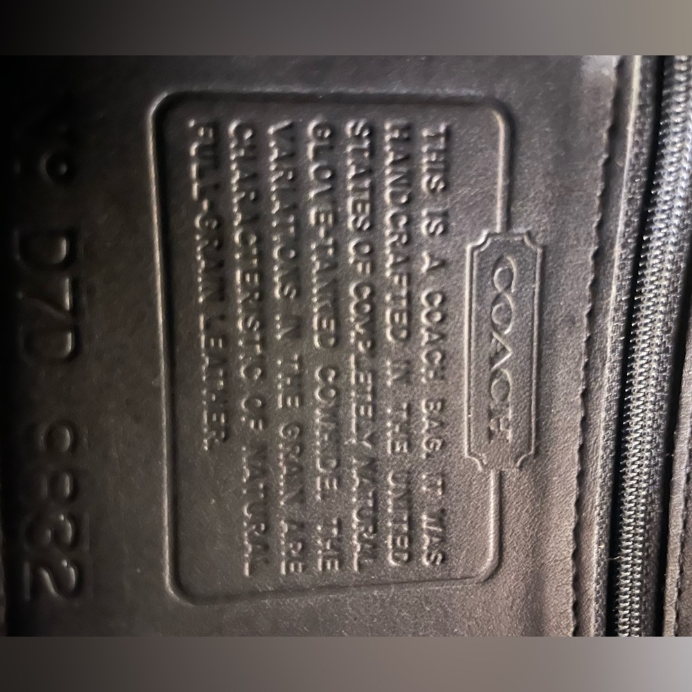 Coach vintage wristlet purse. Rare. Gorgeous condition no patina on the brass. - Picture 5 of 5
